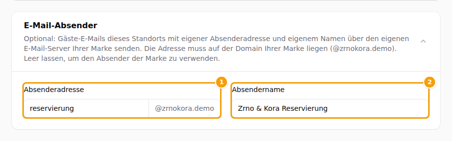 Der Abschnitt E-Mail-Absender bei eingeschaltetem eigenem E-Mail-Server: die Adresse mit der festen Domain (1) und der Name (2)